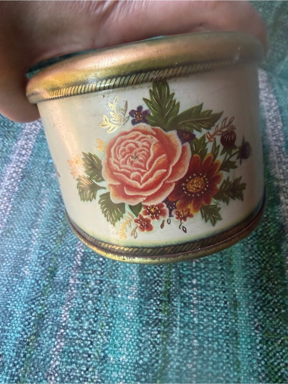 Vintage Floral Oval Meister Tin - Cream with Roses - Picture 5 of 11